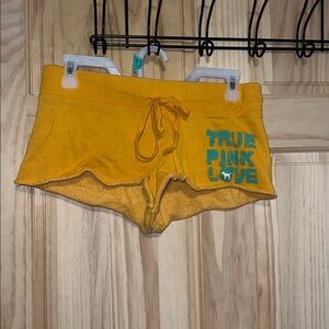 PINK / V.S. XS “TRUE PINK LOVE “ Shorts Pre-loved